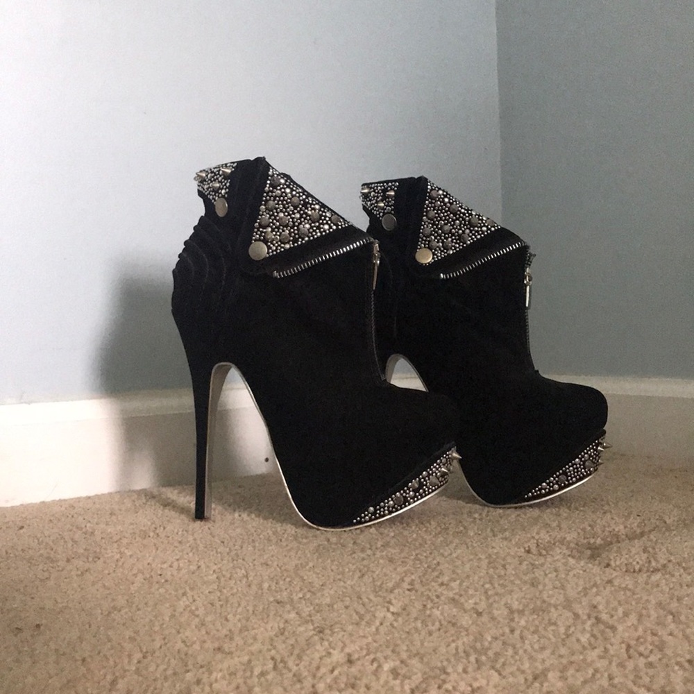 Size 6 ALBA ankle boots